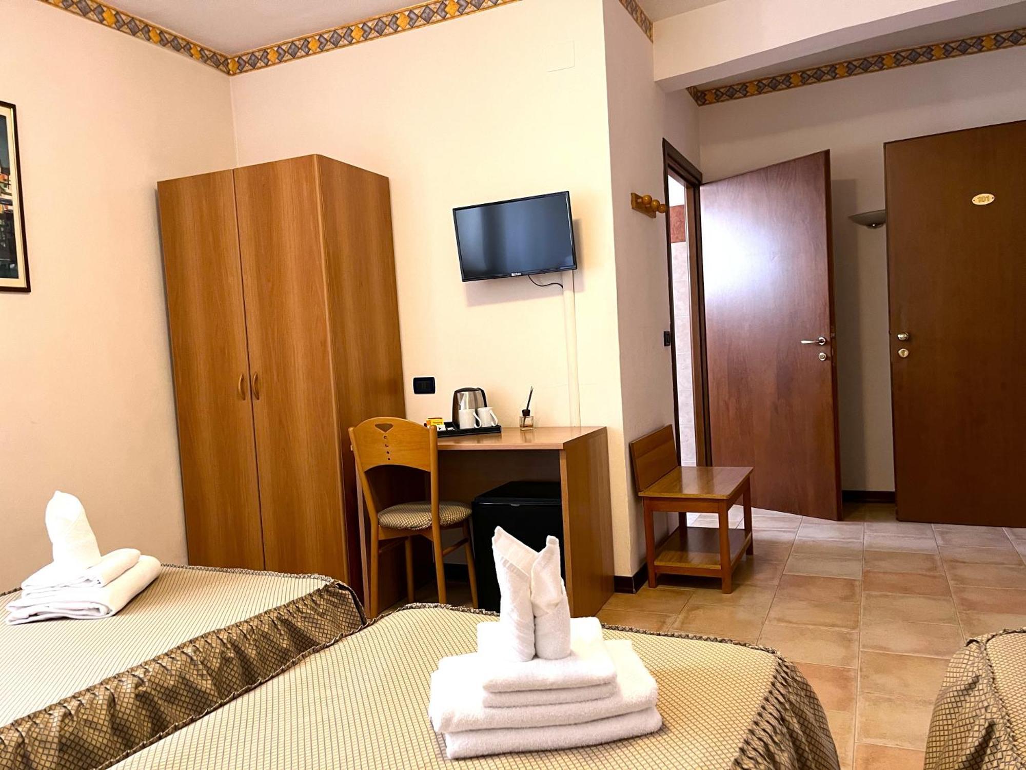 Hotel Susa Buitenkant foto